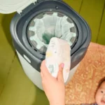 Tommee Tippee Twist & Click Nappy Disposal Bin. The Only Nappy Bin that Wraps Baby's Nappies Individually to Help Stop Bad Smells Escaping. Guaranteed germ protection, Holds 33 Nappies for Less Mess, and Fewer Trips to the Outside Bin. - Image 6